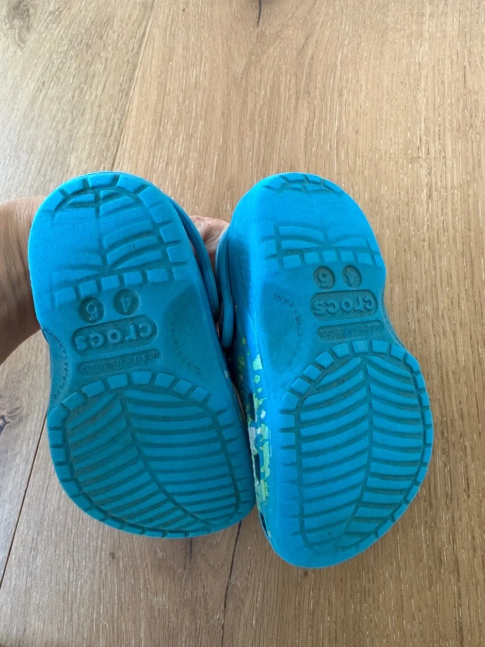 CROCS Kids Blue & Yellow Splash Water Clogs
